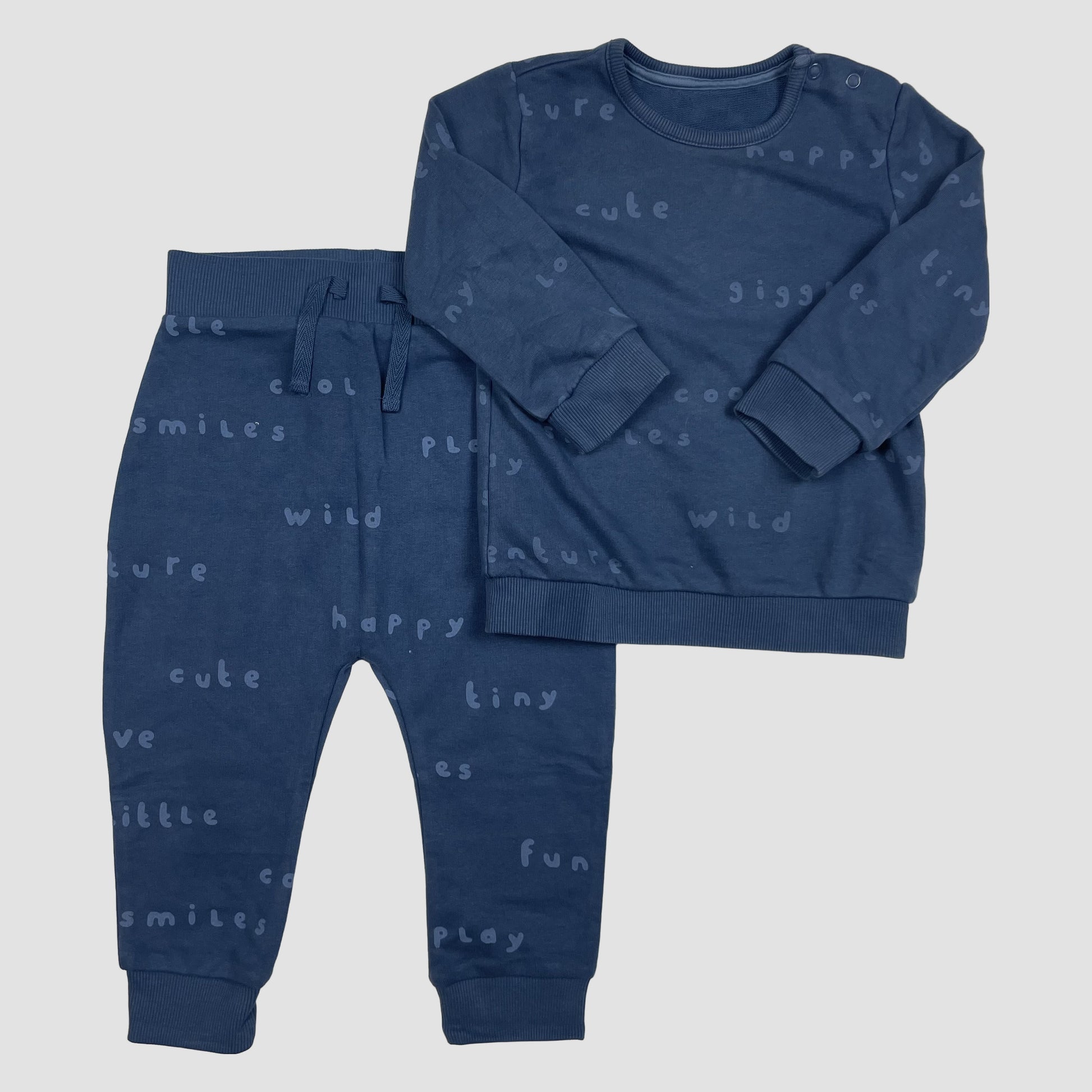 Dunkelblaues George Sweat-Set mit Wortprint, Sweatshirt und Jogginghose, Größe 12–18 Monate – front