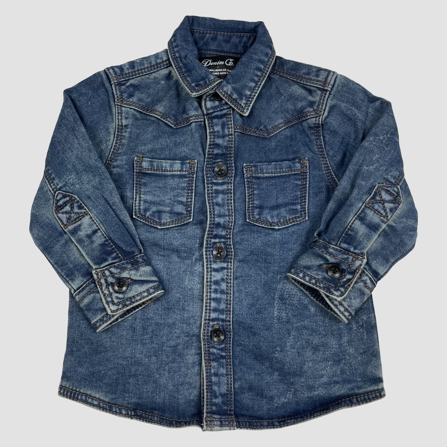 Jeanshemd für Babys in Blau von Denim Co., Größe 6–9 Monate – front