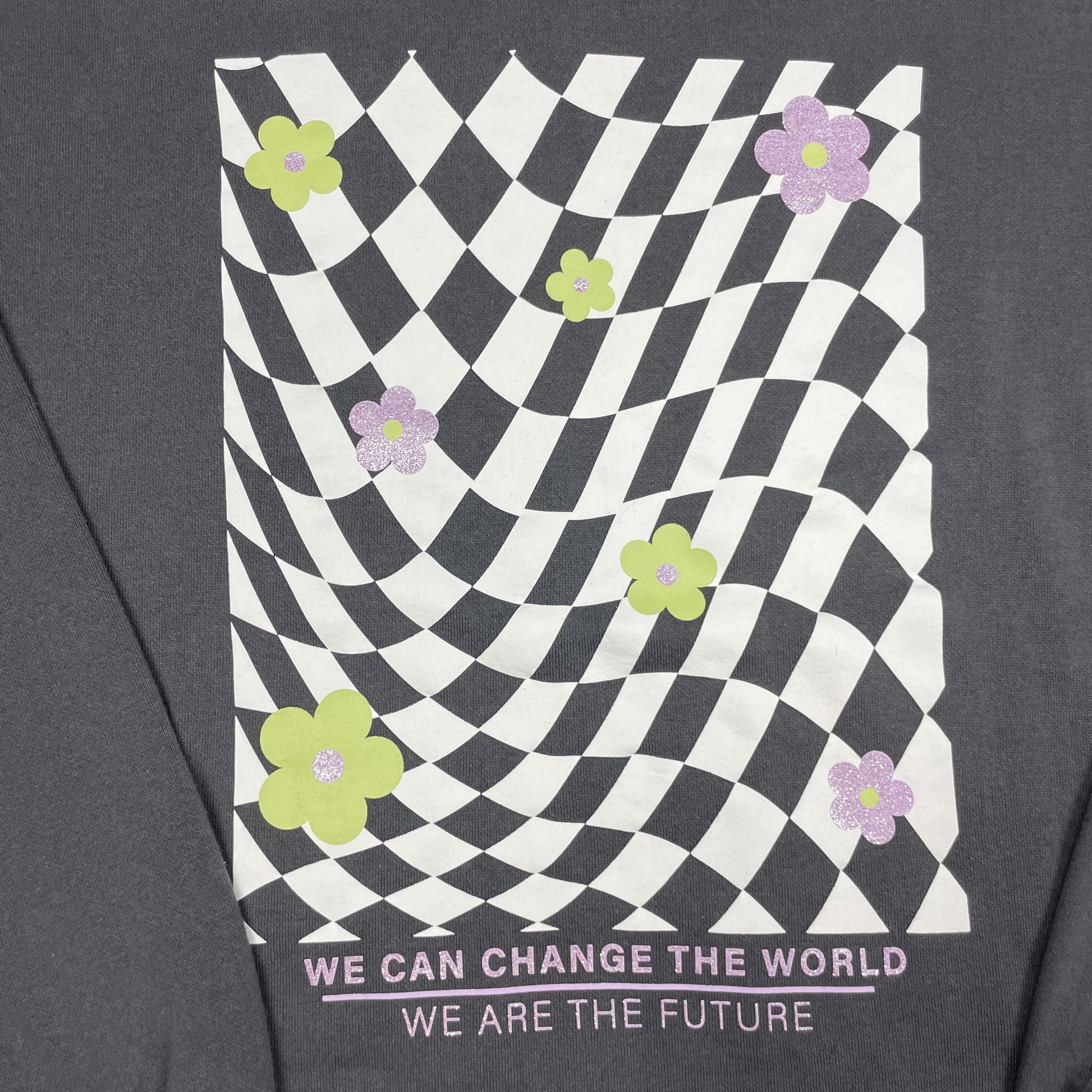 Dunkelgraues Primark Sweatshirt mit Schachbrett-Print und Blumen, Größe 12/13 Jahre – detail