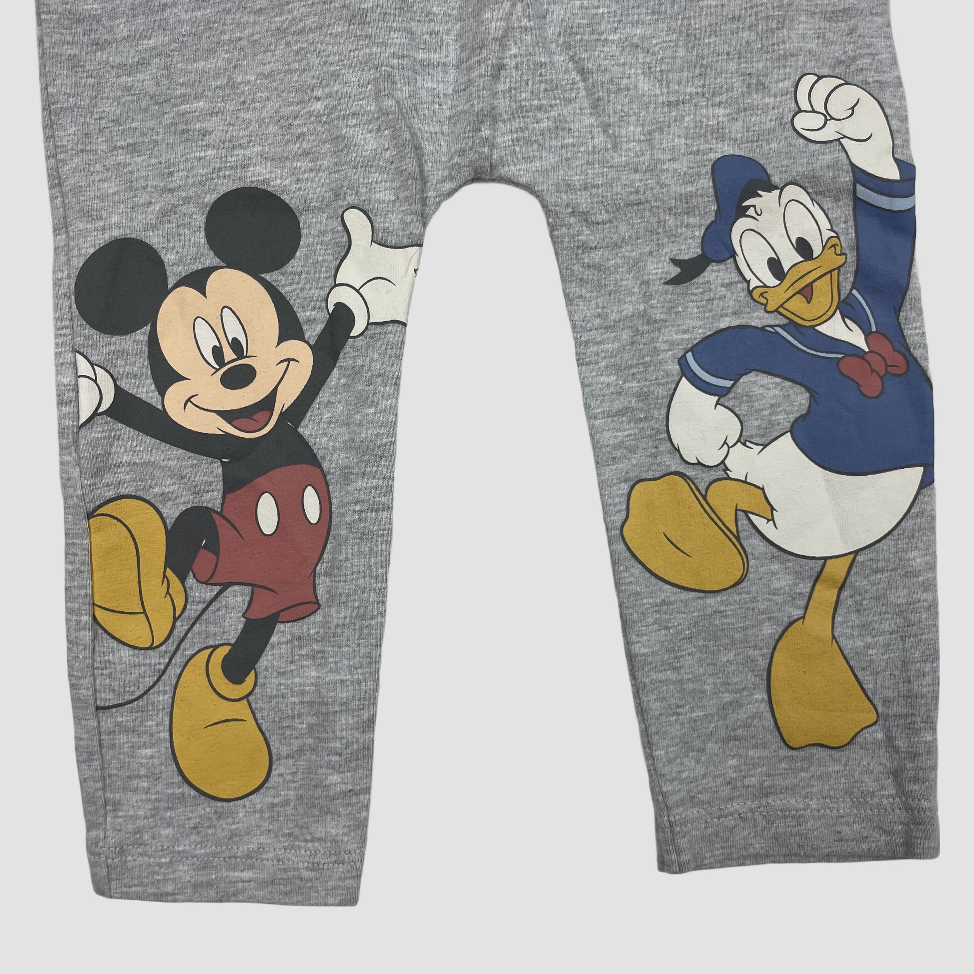 2er-Set Kinder-Leggings: graue Leggings mit Mickey und Donald, cremefarbene Leggings mit Allover-Mickey-Print – detail