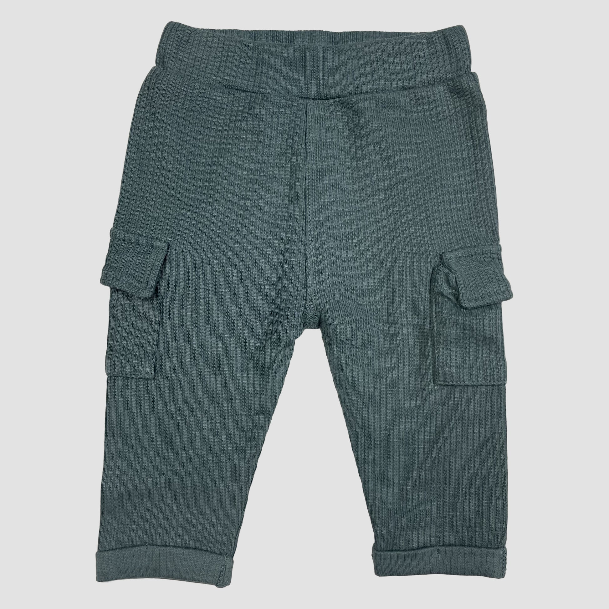 Dunkelgrüne Baby-Cargohose aus Rippjersey mit Seitentaschen, Größe 3–6 Monate – front