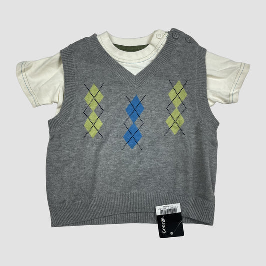 Grauer Pullunder mit Rautenmuster über cremefarbenem T-Shirt, George, Größe 3–6 Monate