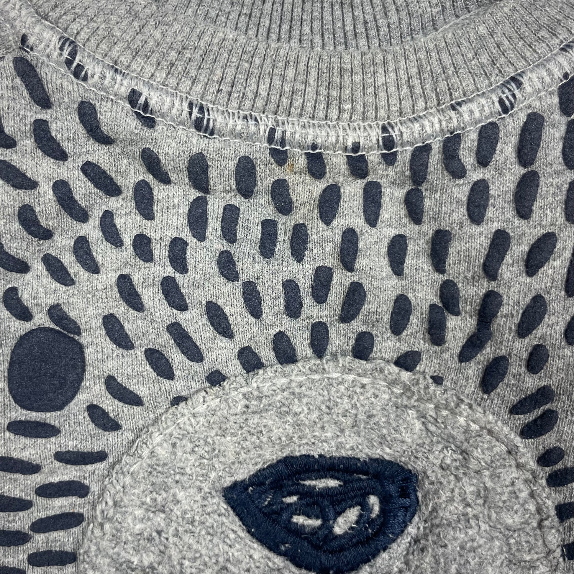 Grauer Kinder-Sweatshirt-Pullover mit Löwengesicht in Dunkelblau, Größe 80 (9–12 Monate) – detail