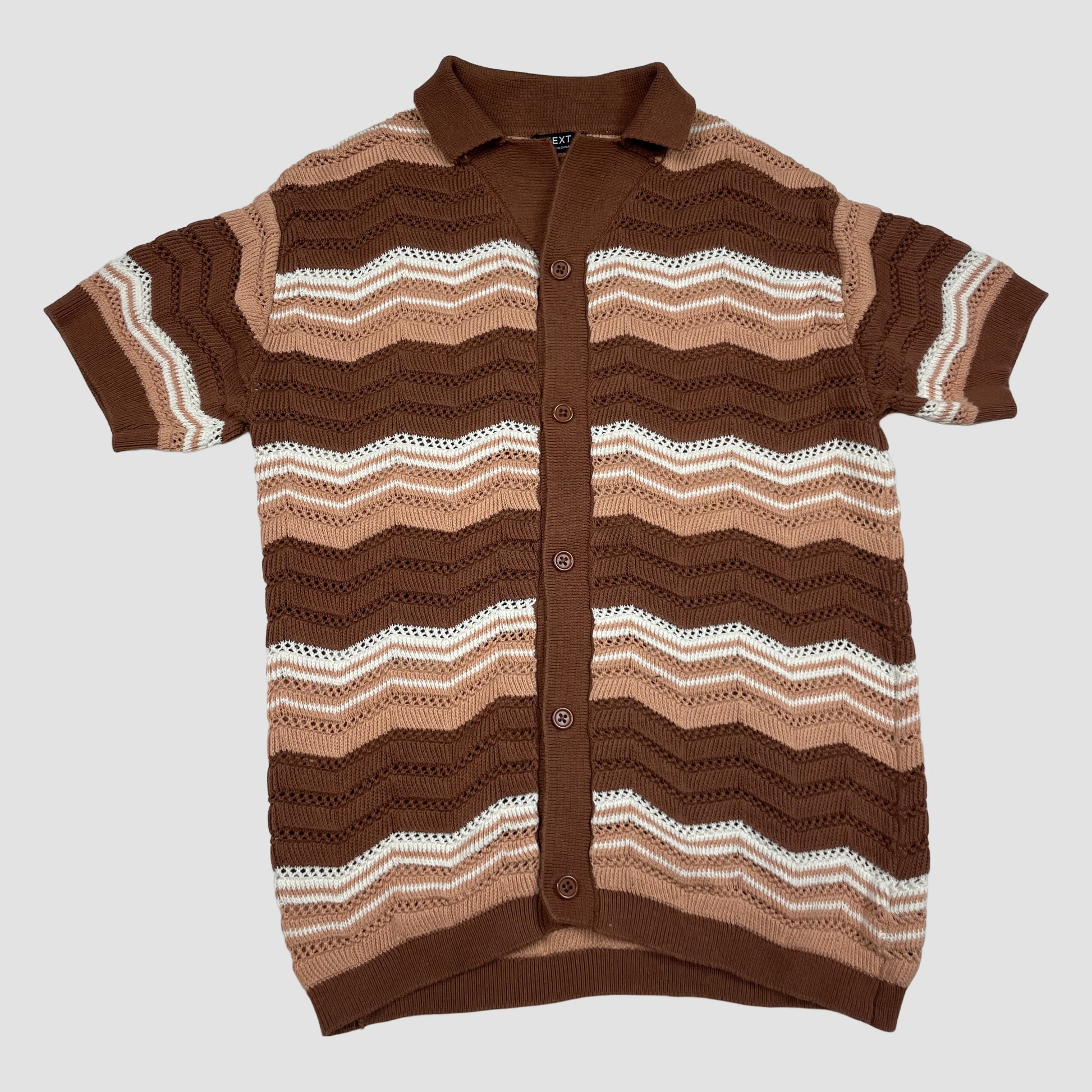 Next Strickjacke in Braun, Beige und Weiß mit Zickzackstreifen, kurze Ärmel, durchgehende Knopfleiste