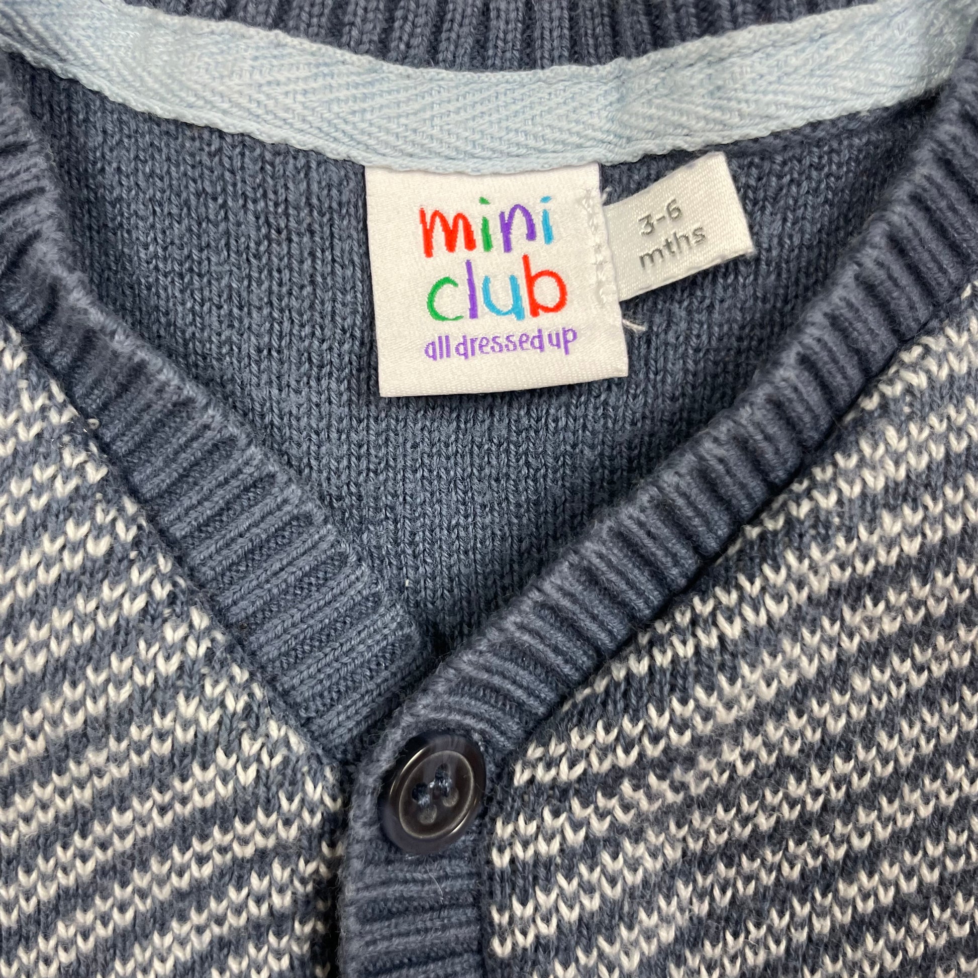Blau-graue Mini Club Strickjacke, Größe 3–6 Monate, aus Baumwolle – detail