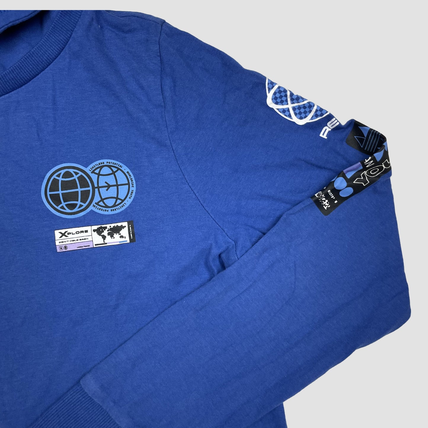 Blaues Kapuzenshirt von F&F mit Totenkopf-Print, Größe 146 (10–11 Jahre) – logo