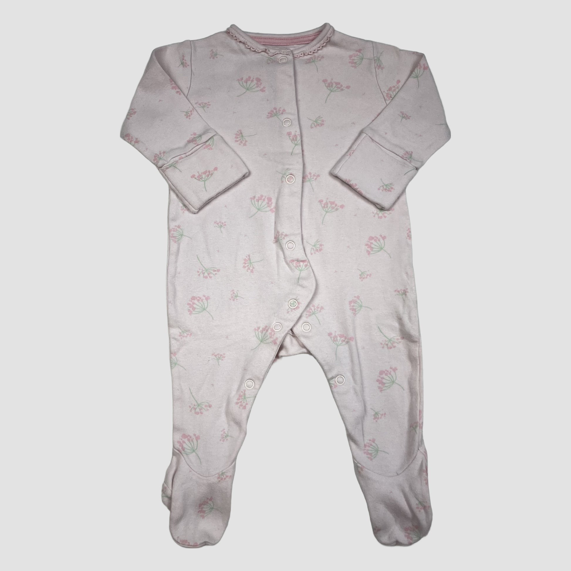 Rosa Baumwoll-Schlafanzug mit Blumenmuster, Füßchen und Druckknöpfen, Größe 1–3 Monate – front