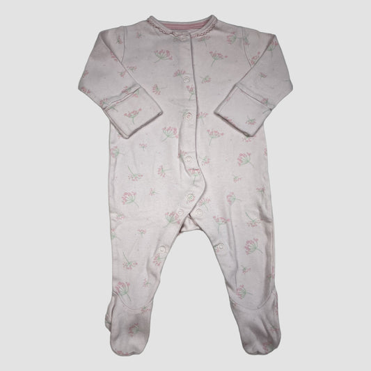 Rosa Baumwoll-Schlafanzug mit Blumenmuster, Füßchen und Druckknöpfen, Größe 1–3 Monate – front