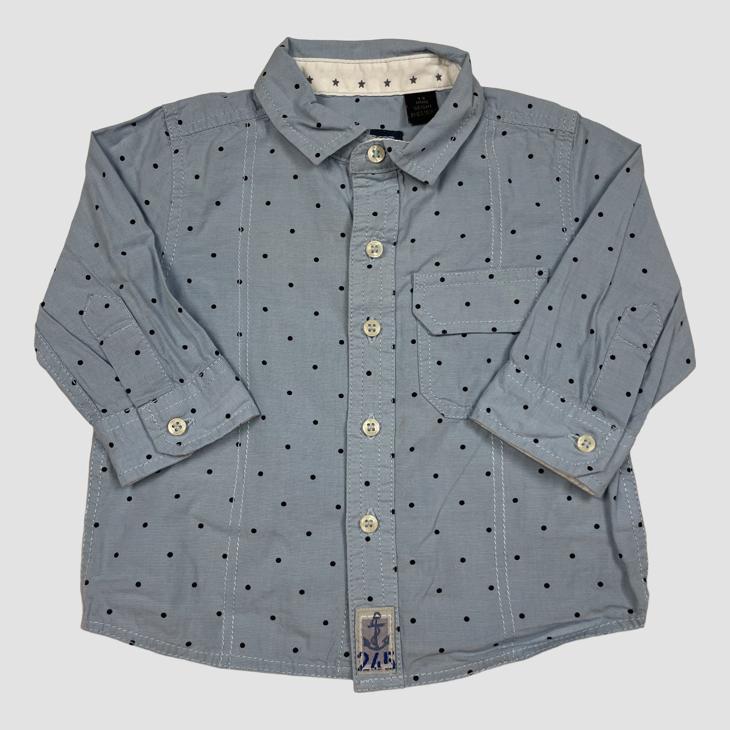 Hellblaues gepunktetes Babyhemd mit langen Ärmeln und Brusttasche – front