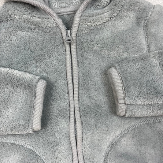 Graue Fleece-Babyjacke mit Kapuze und Öhrchen, Reißverschluss, Größe 3–6 Monate – detail