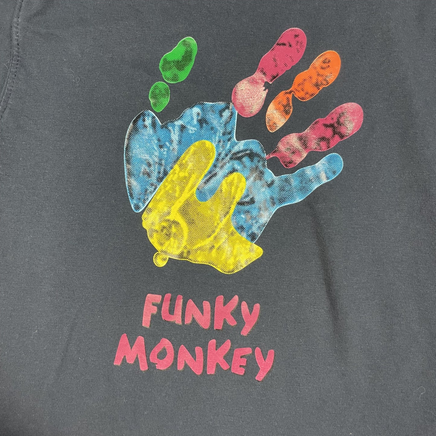 Dunkelblaues Kinder-T-Shirt mit bunter Handprint-Grafik und Schriftzügen vorne und hinten – back