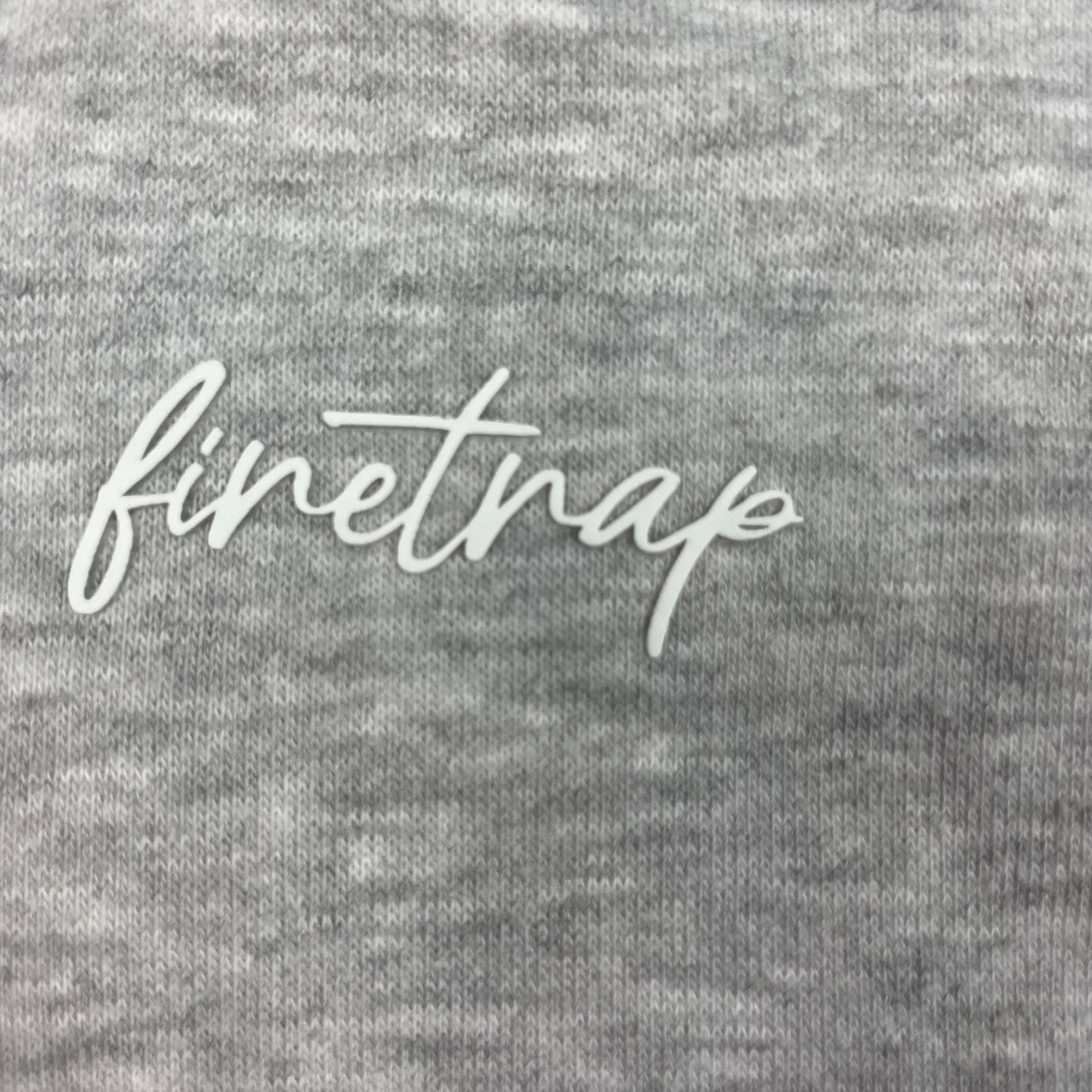 Graue Kapuzenjacke mit Reißverschluss und schwarzen Schulterpartien, Größe 122/128 3