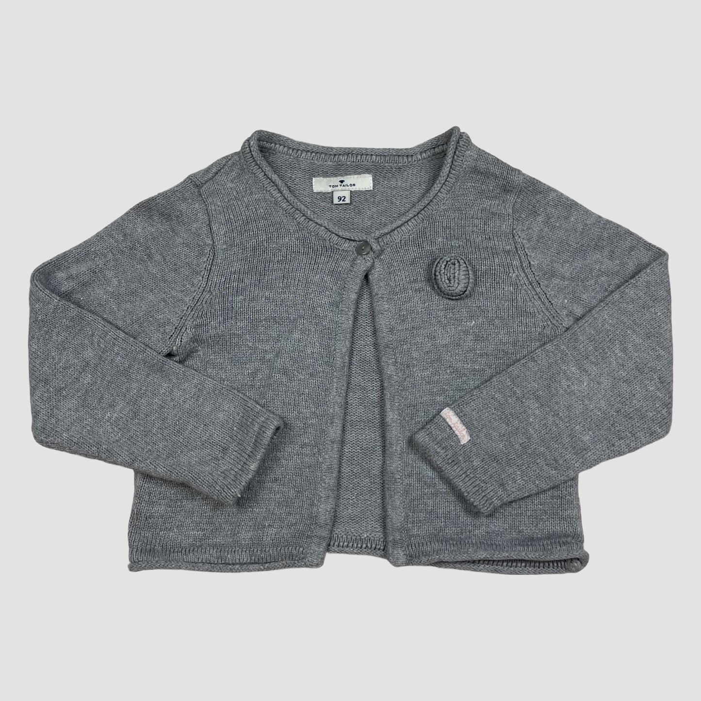 Graue Strickjacke von Tom Tailor, Größe 92, mit Rosetten-Detail und Ein-Knopf-Verschluss – front