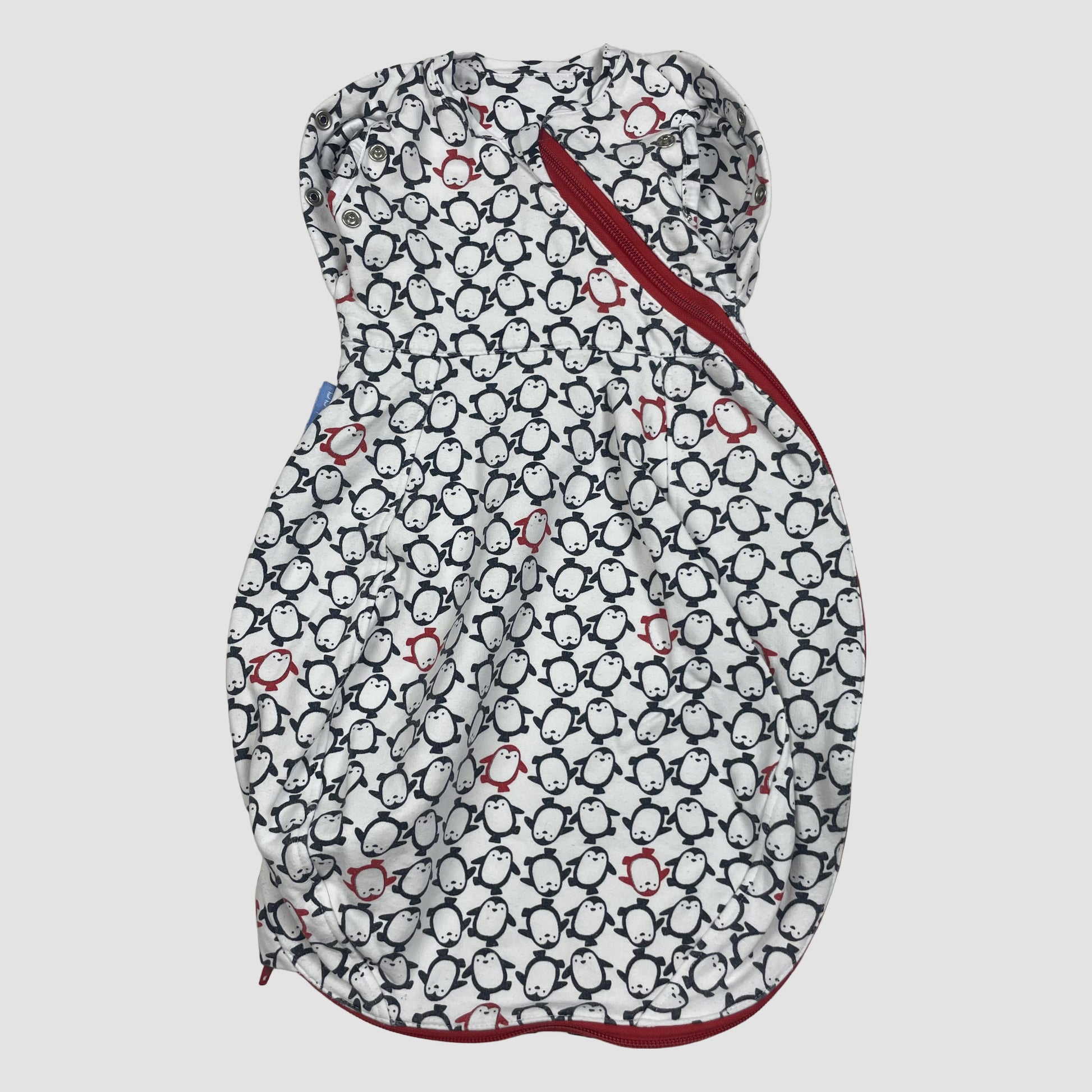 Weißer Pucksack mit Pinguinmuster und rotem Reißverschluss, Größe 0–3 Monate
