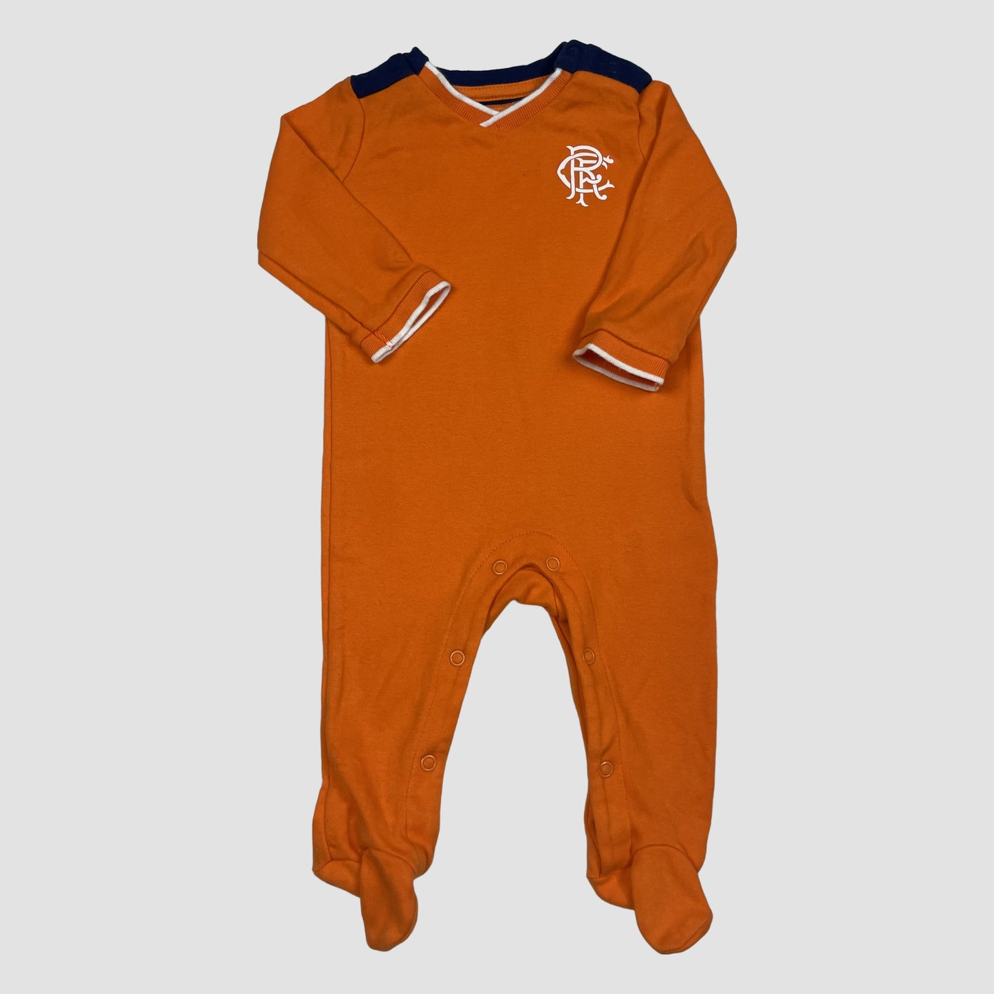Oranger Baby-Schlafanzug mit Füßen und Logo, Größe 3–6 Monate – front