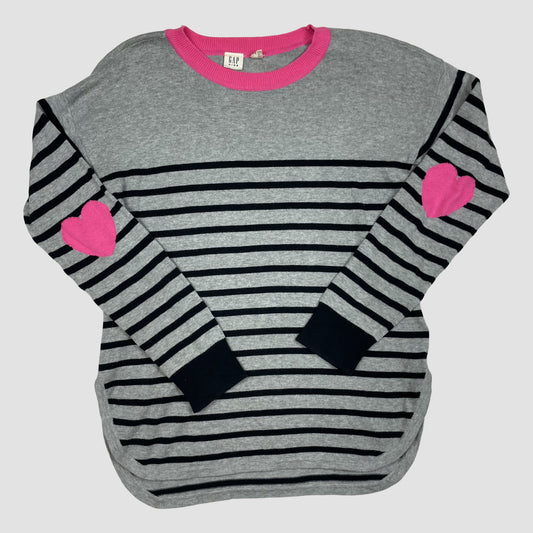 Gestreifter grauer Baumwoll-Pullover mit pinken Herz-Ellenpatches, Größe XXL (14–16), GAP Kids – front