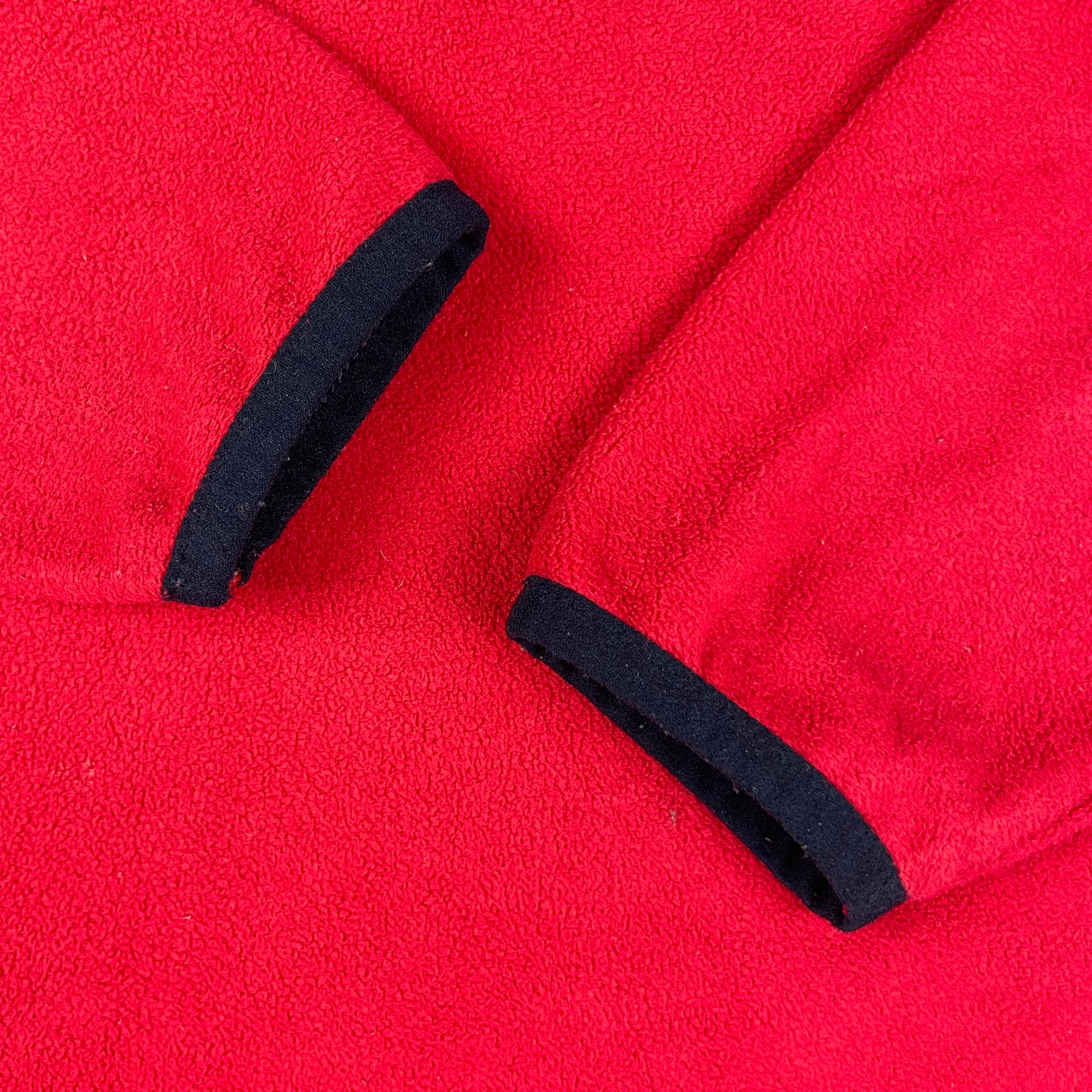Roter Fleece-Pullover mit Half-Zip, Größe 5–6 Jahre – detail