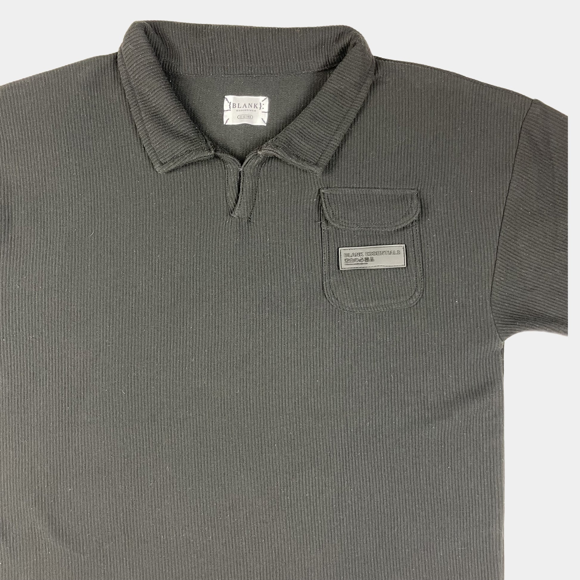 Schwarzes Kinder-Poloshirt mit Brusttasche, Größe 11–12 Jahre