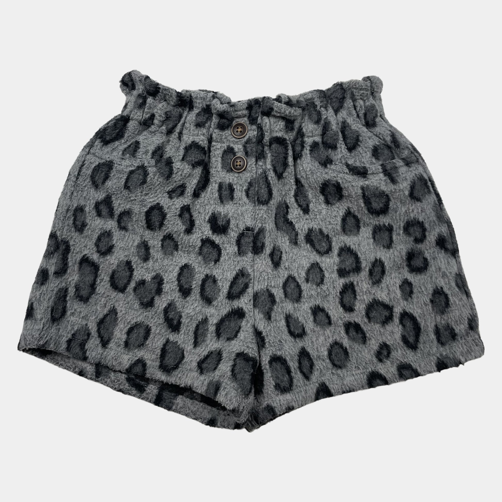 Graue Kinder-Shorts mit Leopardenmuster und Paperbag-Bund – front