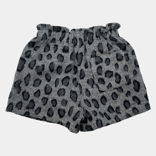 Graue Kinder-Shorts mit Leopardenmuster und Paperbag-Bund – back