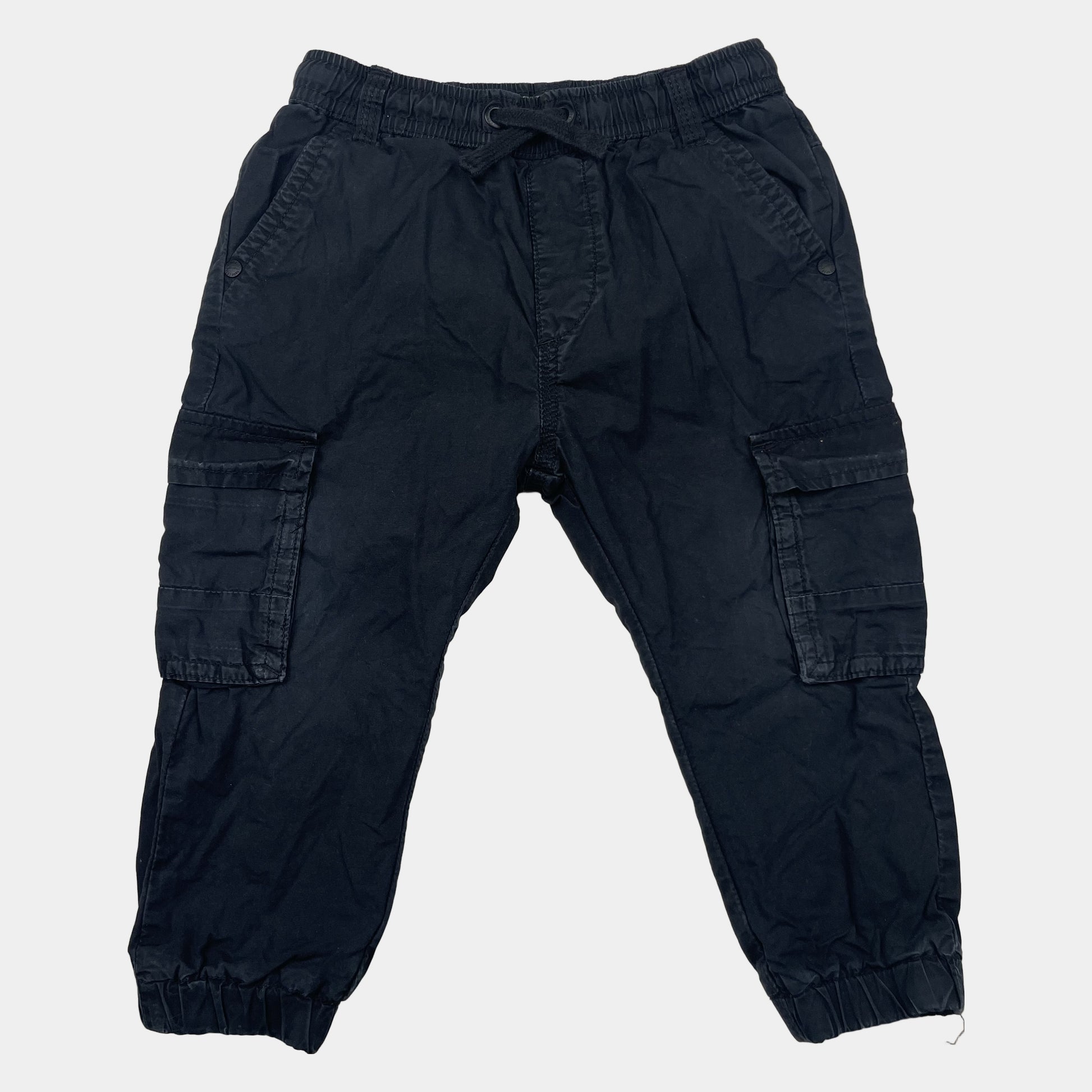 Dunkelblaue Cargohose für Kleinkinder mit elastischem Bund, Kordelzug und Seitentaschen, Größe 92 – front