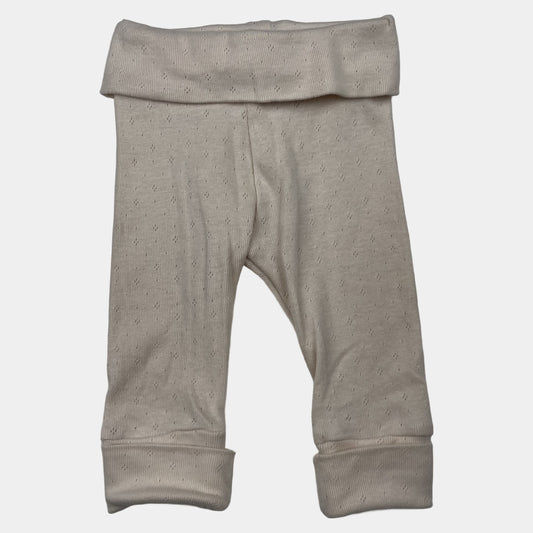 Beige Babyhose aus Baumwolle mit Pointellemuster und Umschlagbündchen – front