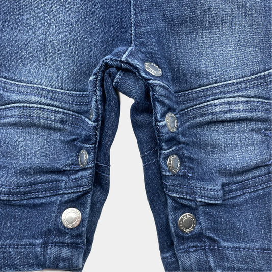 Dunkelblaue Denim-Latzhose für Babys, Größe 62 – detail