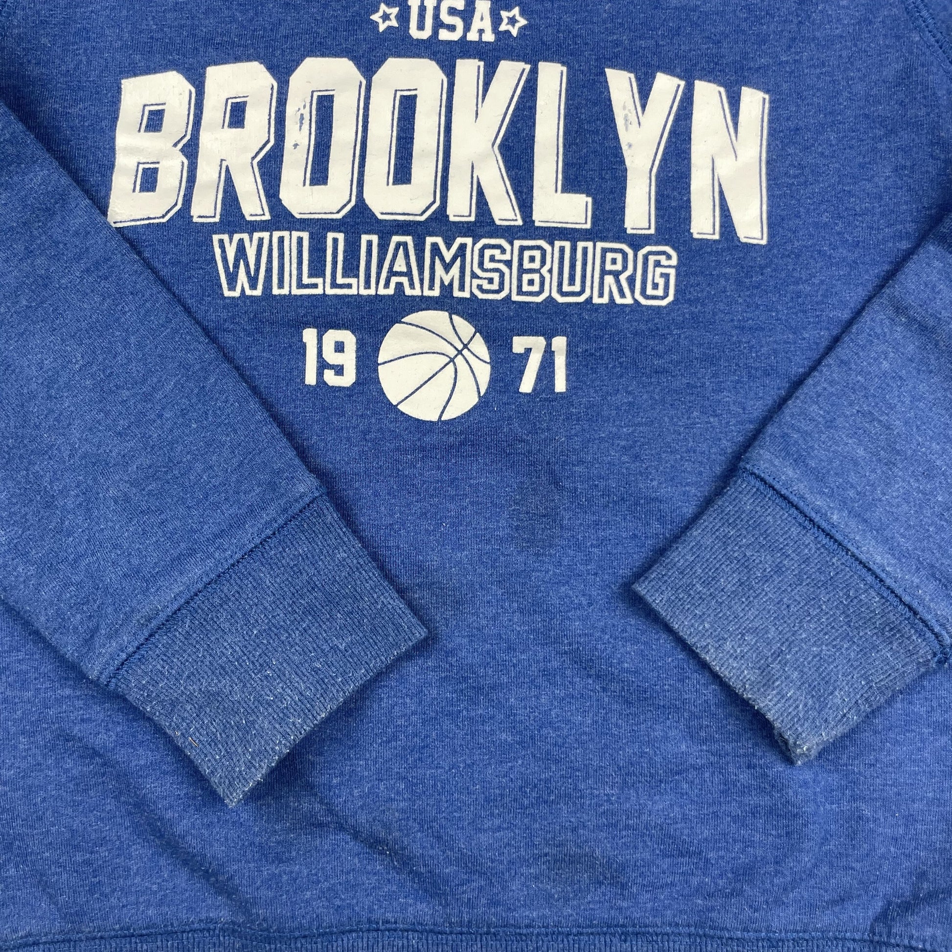 Blaues Sweatshirt mit Print 'BROOKLYN WILLIAMSBURG 1971' – detail
