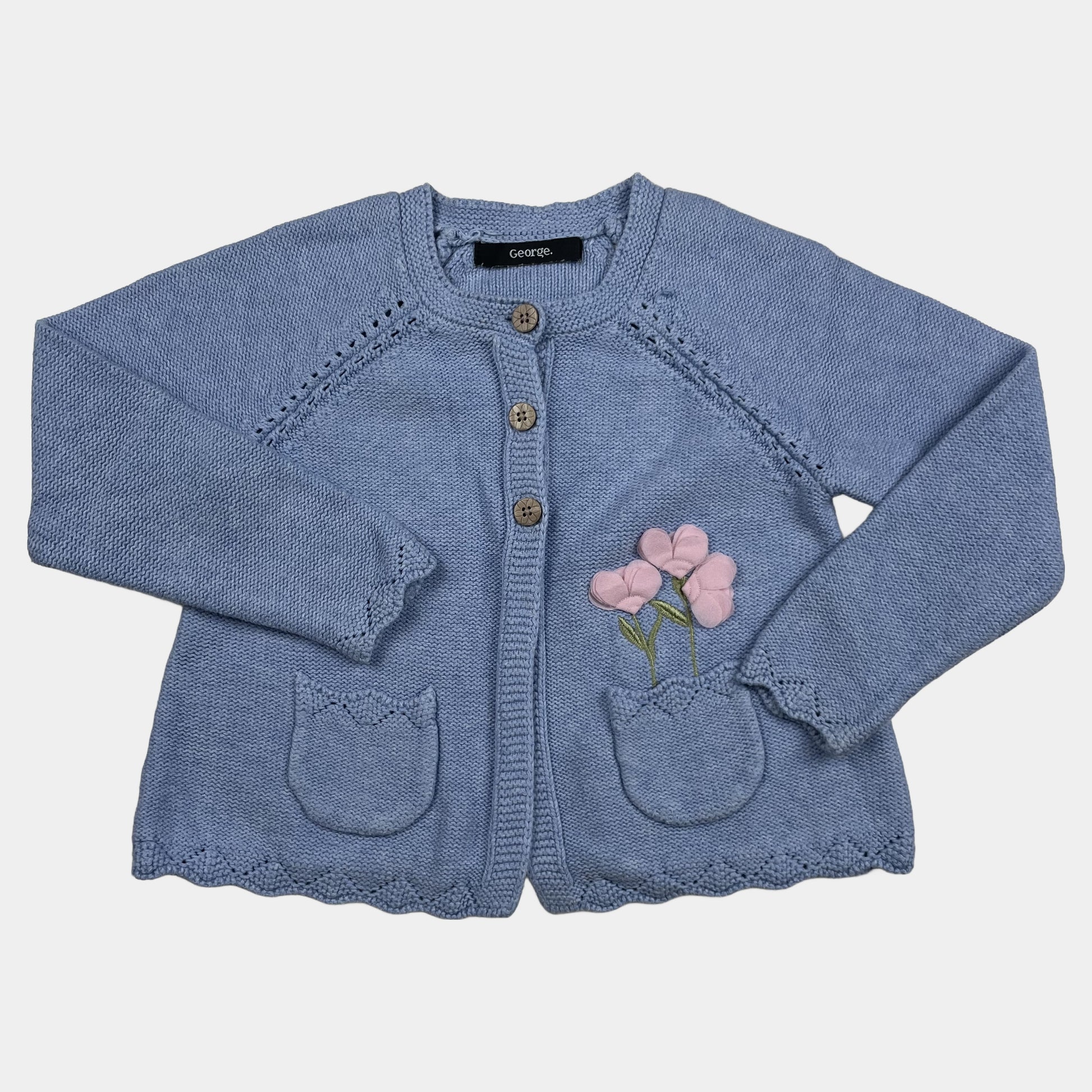 Blaue Baumwoll-Strickjacke mit Blumenmotiv auf der Vorderseite – front