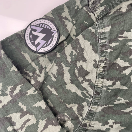 Grünes Camouflage-Hemd aus Baumwolle mit Knopfleiste – detail