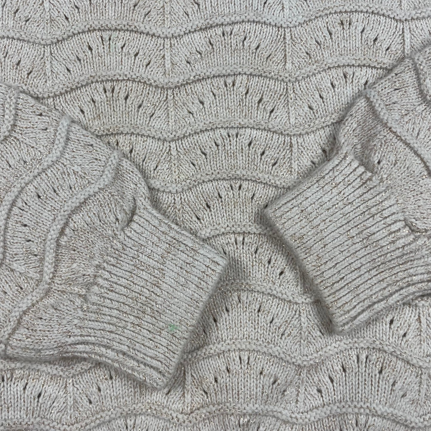 Grauer Strickpullover mit gewelltem Muster für Kinder