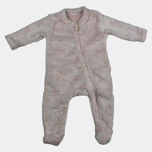 Rosa flauschiger Overall für Babys 0-3 Monate mit Reißverschluss – front