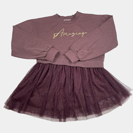 Lila Glitzerkleid mit Tüllrock und Schriftzug. – front