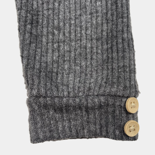 Graue Rippenleggings mit Knopfleiste – detail