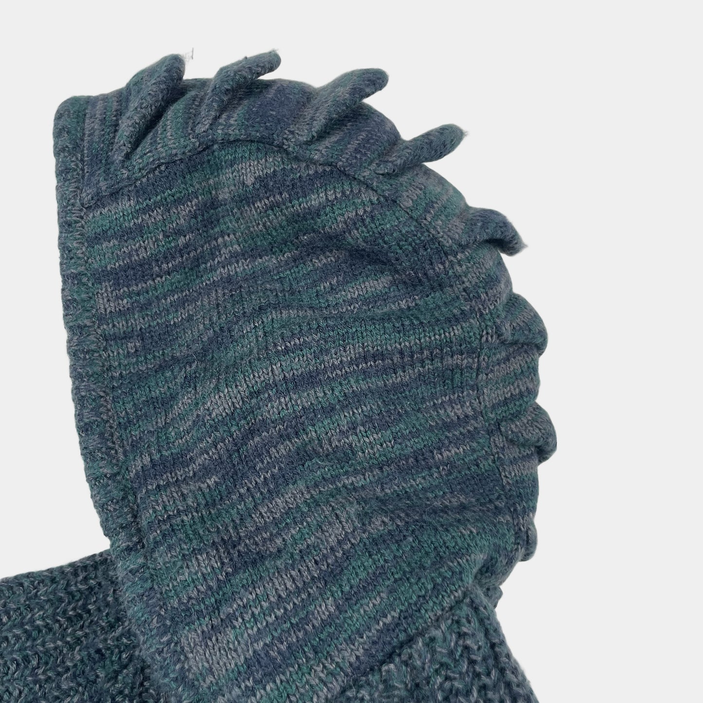 Grüne Strickjacke mit Dino-Applikation und Kapuze für Kinder – detail