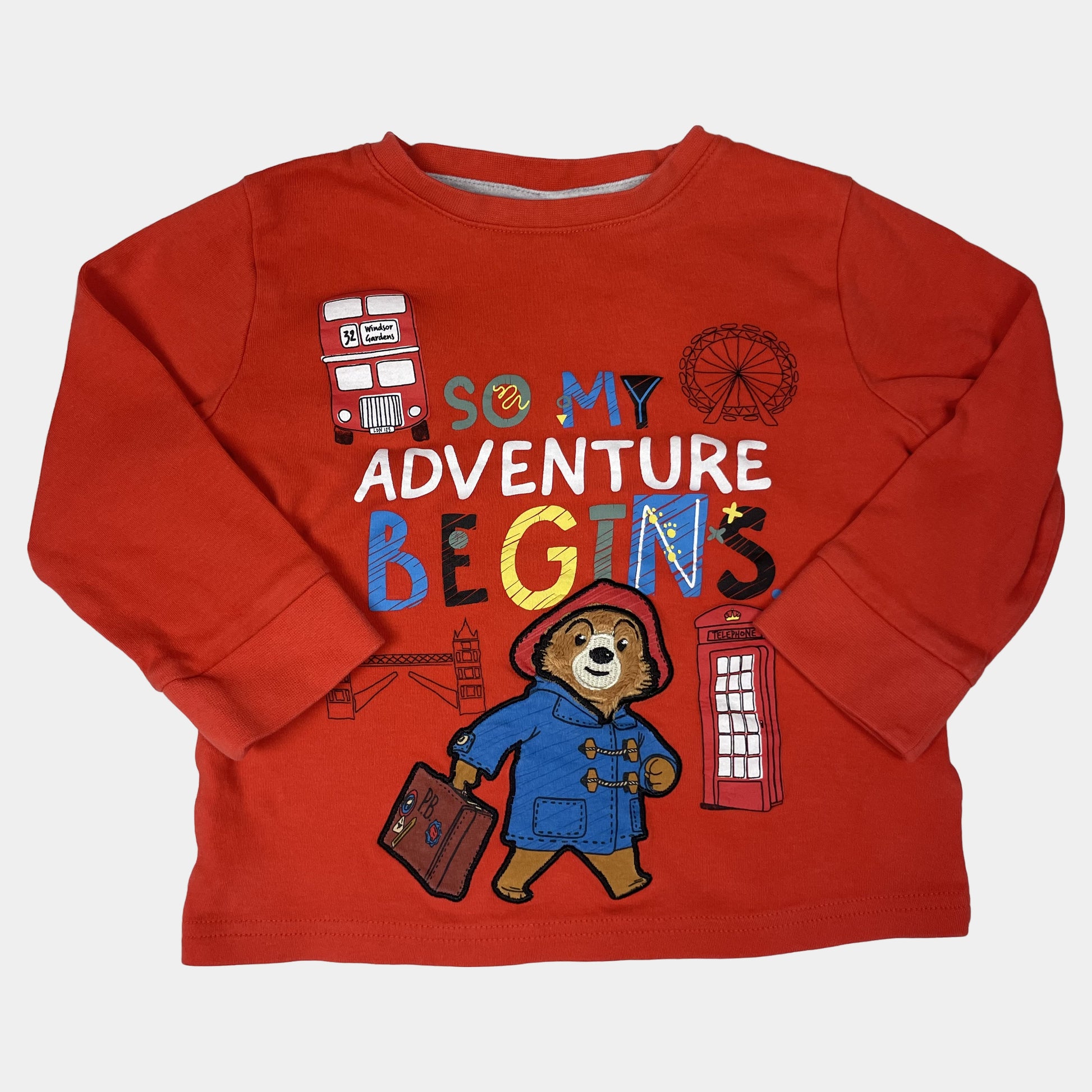 Rotes Langarmshirt mit Abenteuer-Motiv und Paddington-Aufdruck – front