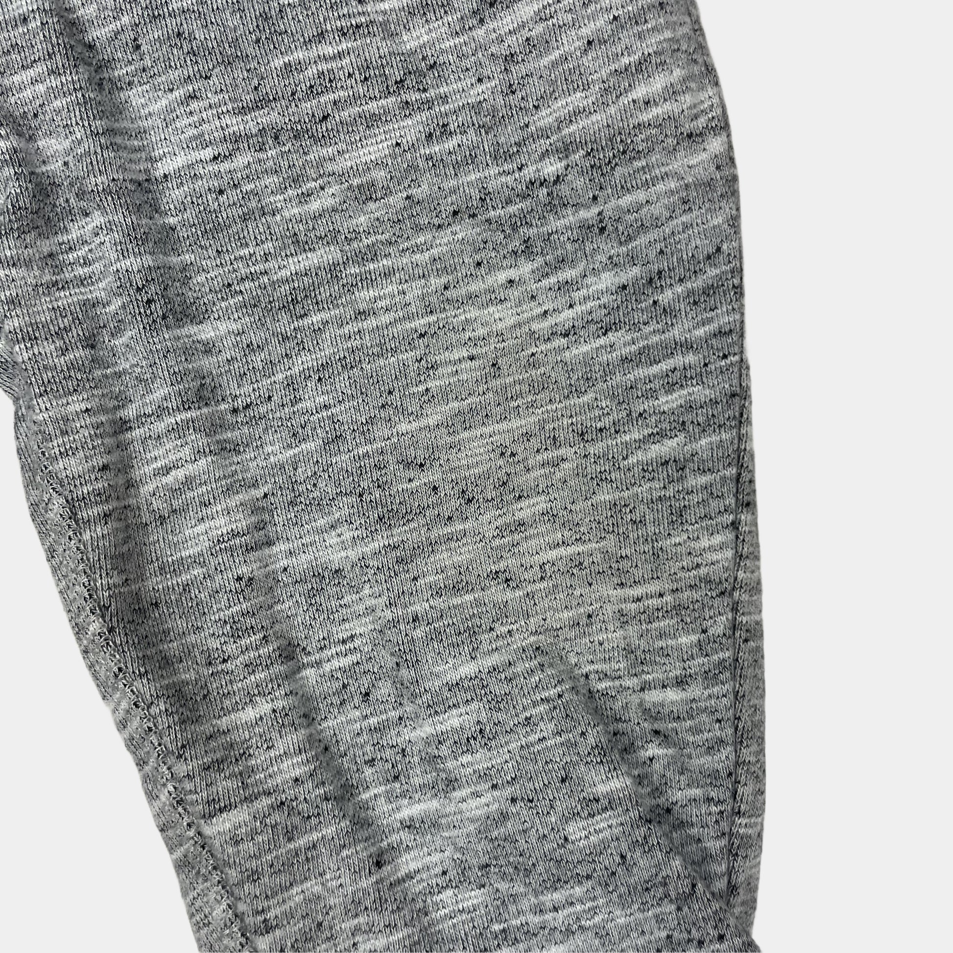 Graue Sweathose aus Baumwolle für Babys mit Bündchen und Kordelzug – detail