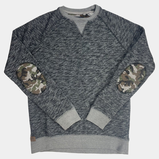 Graues Sweatshirt aus Baumwoll-Polyester mit Tarnmuster-Applikationen auf den Ellenbogen. – front