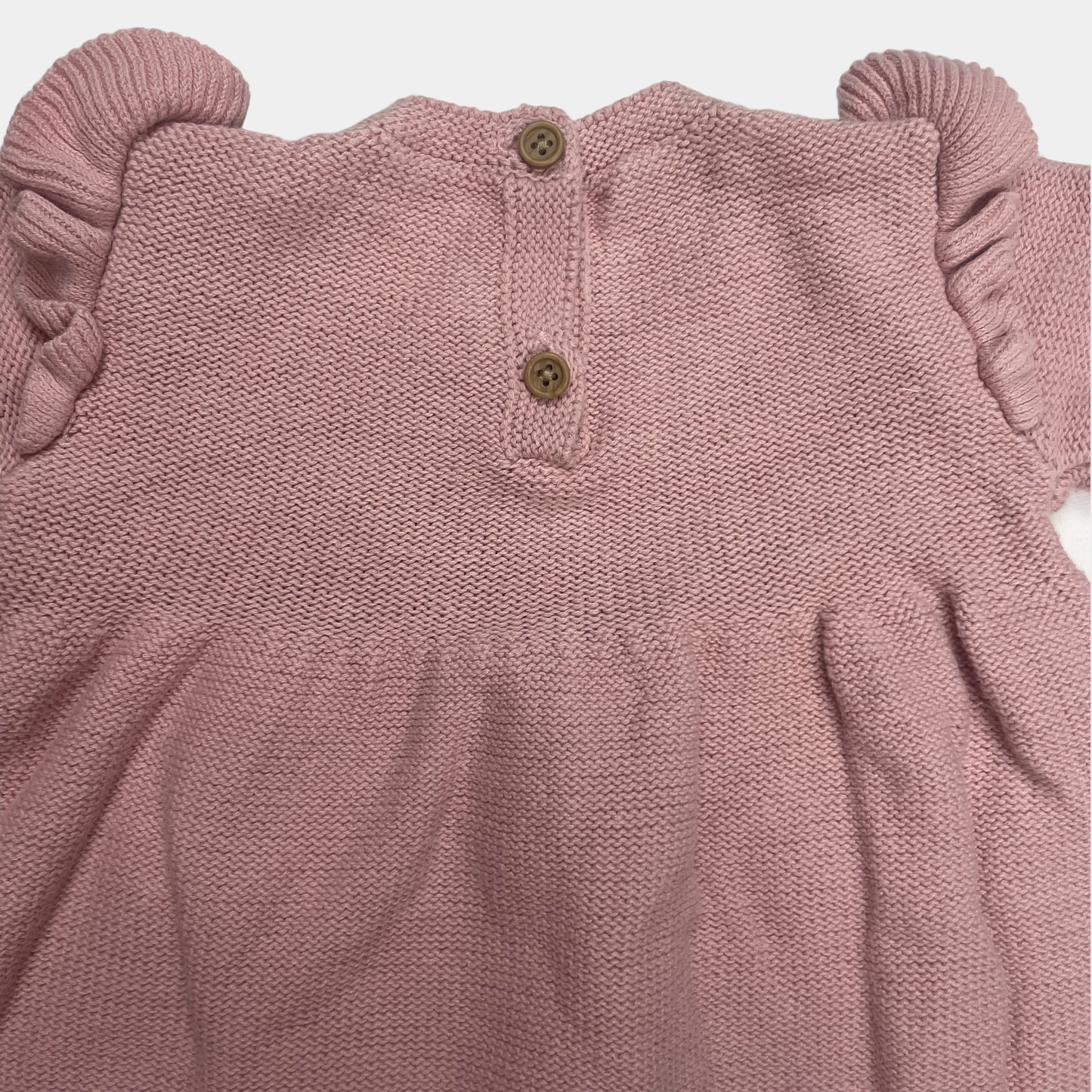 Rosa Strickkleid aus Baumwolle mit Lochmuster und Rüschen – back