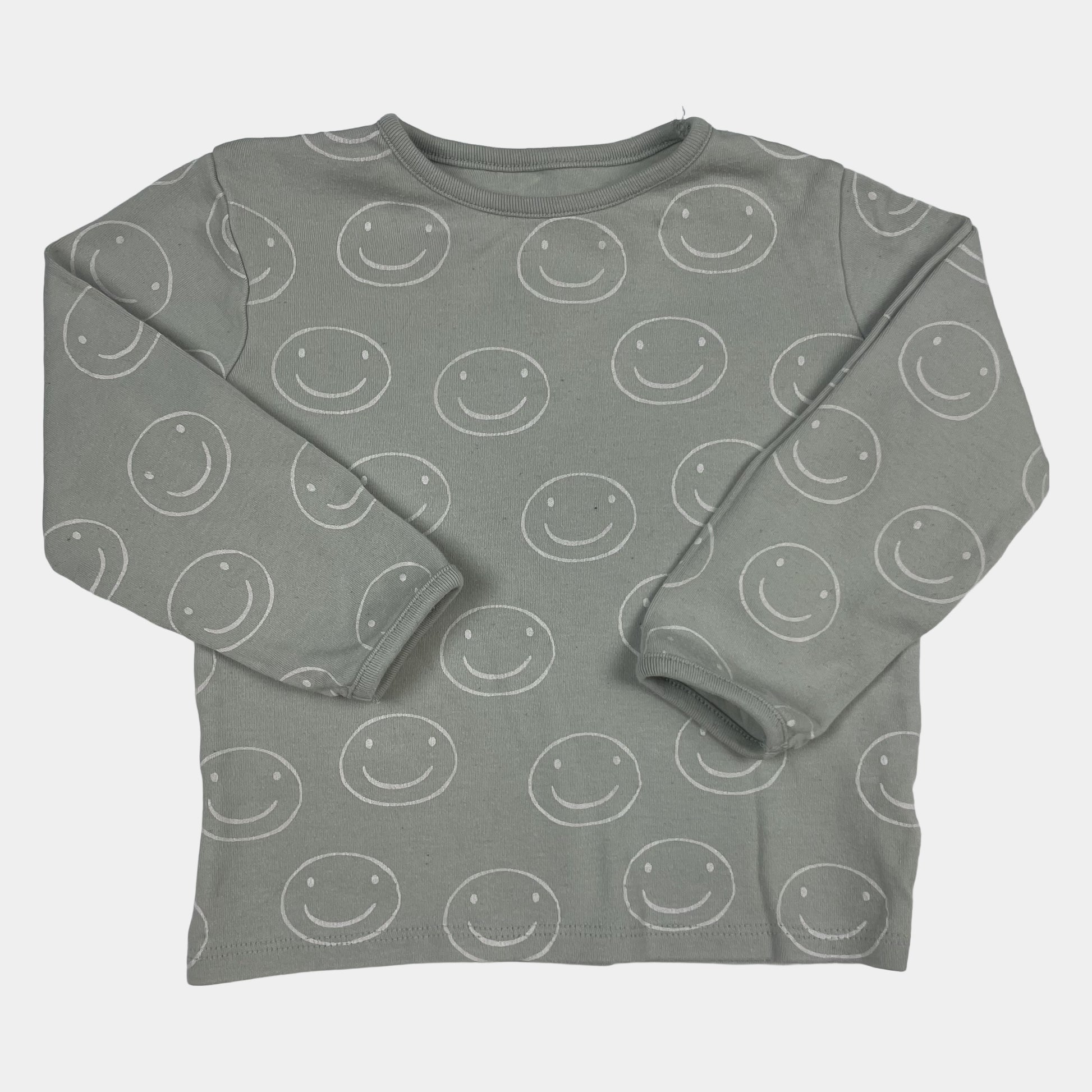 Grauer Pullover mit lächelnden Smileys als Muster – front