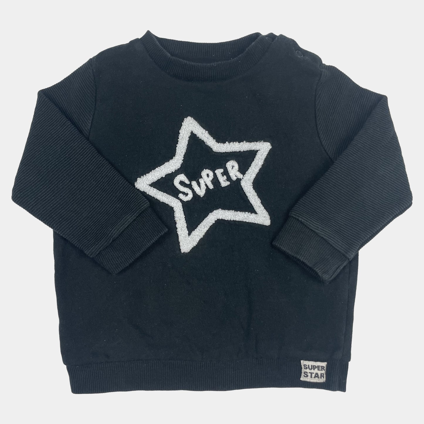 Schwarzer Pullover mit Sternmotiv und Schriftzug "Super"