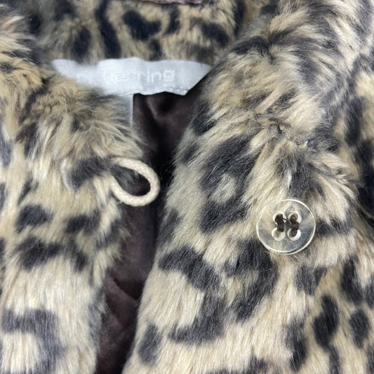 Braune Kunstfelljacke mit Leoparden-Muster und kurzem Schnitt – detail