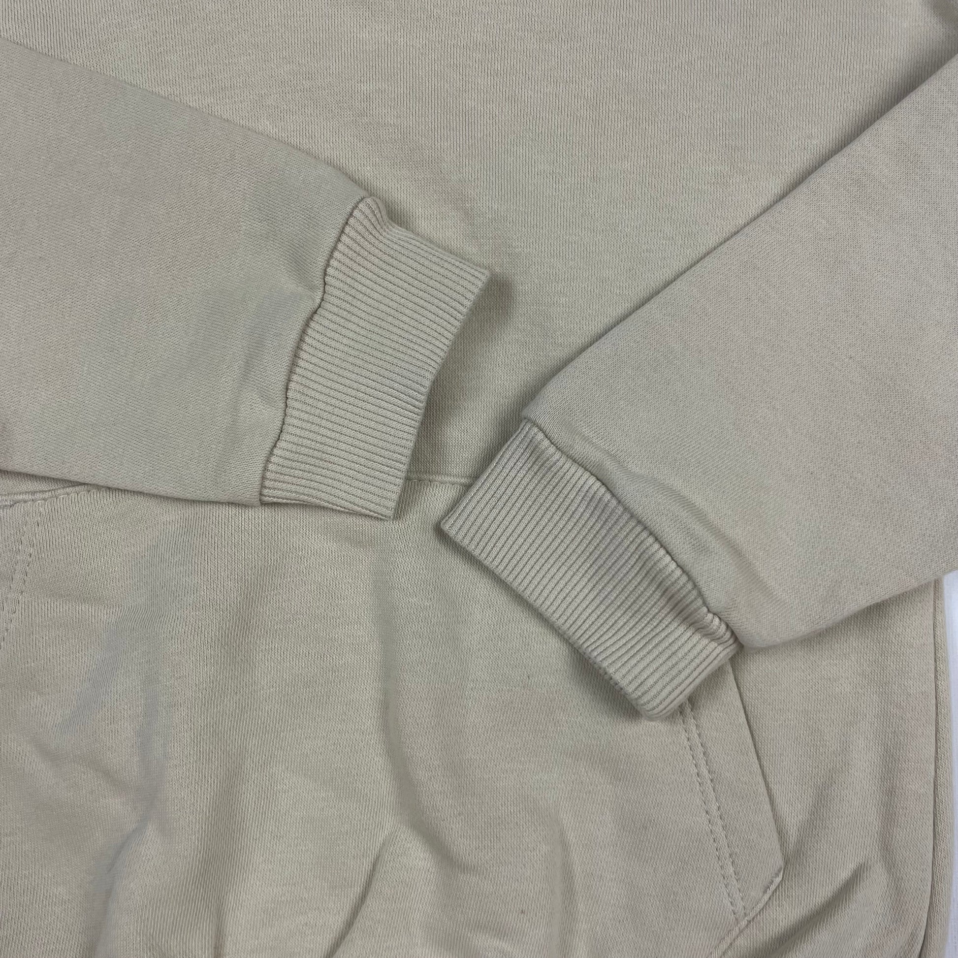 Beiger Pullover aus Baumwolle mit Kapuze und Kängurutasche – detail