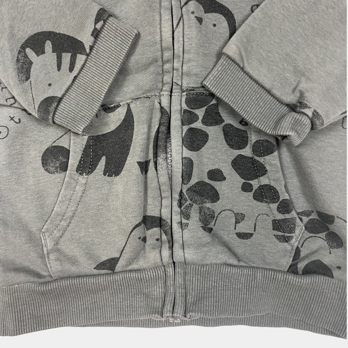 Graue Kapuzenjacke mit Pinguin-Muster – sleeve
