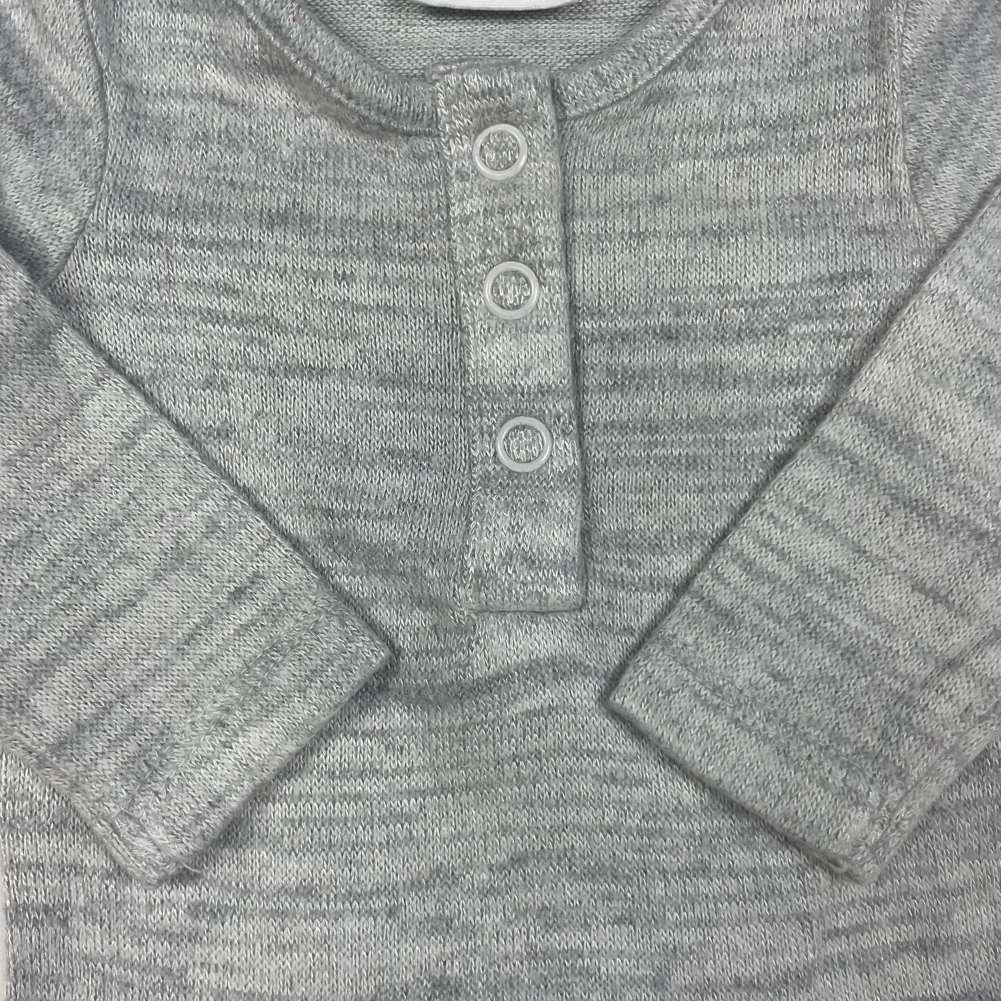 Grauer Body mit Knopfleiste für Babys bis zu 1 Monat – detail