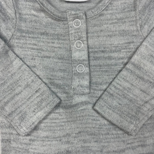 Grauer Body mit Knopfleiste für Babys bis zu 1 Monat – detail