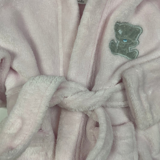 Rosa Fleece-Bademantel mit Ohrenkapuze für Babys, Größe 9–12 Monate – detail