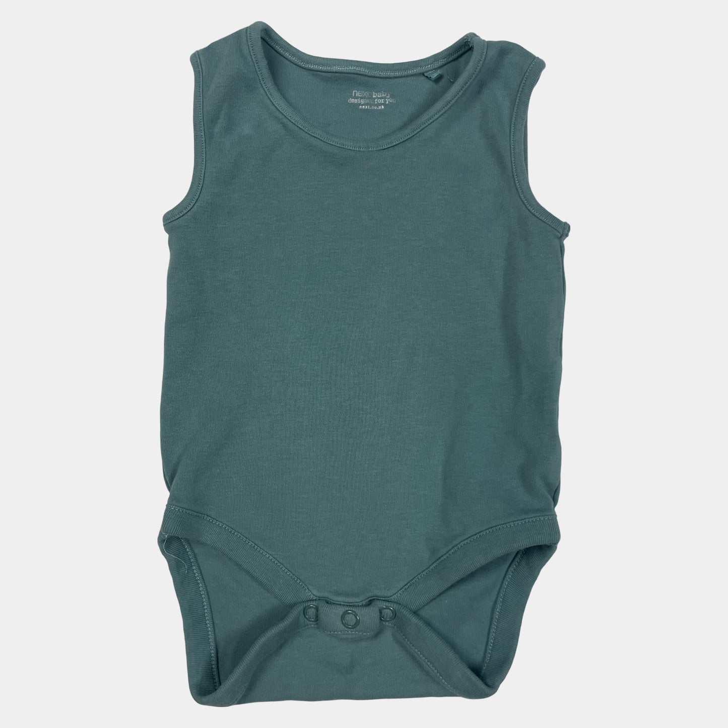 Grüner ärmelloser Body aus Baumwolle mit Druckknöpfen im Schritt.