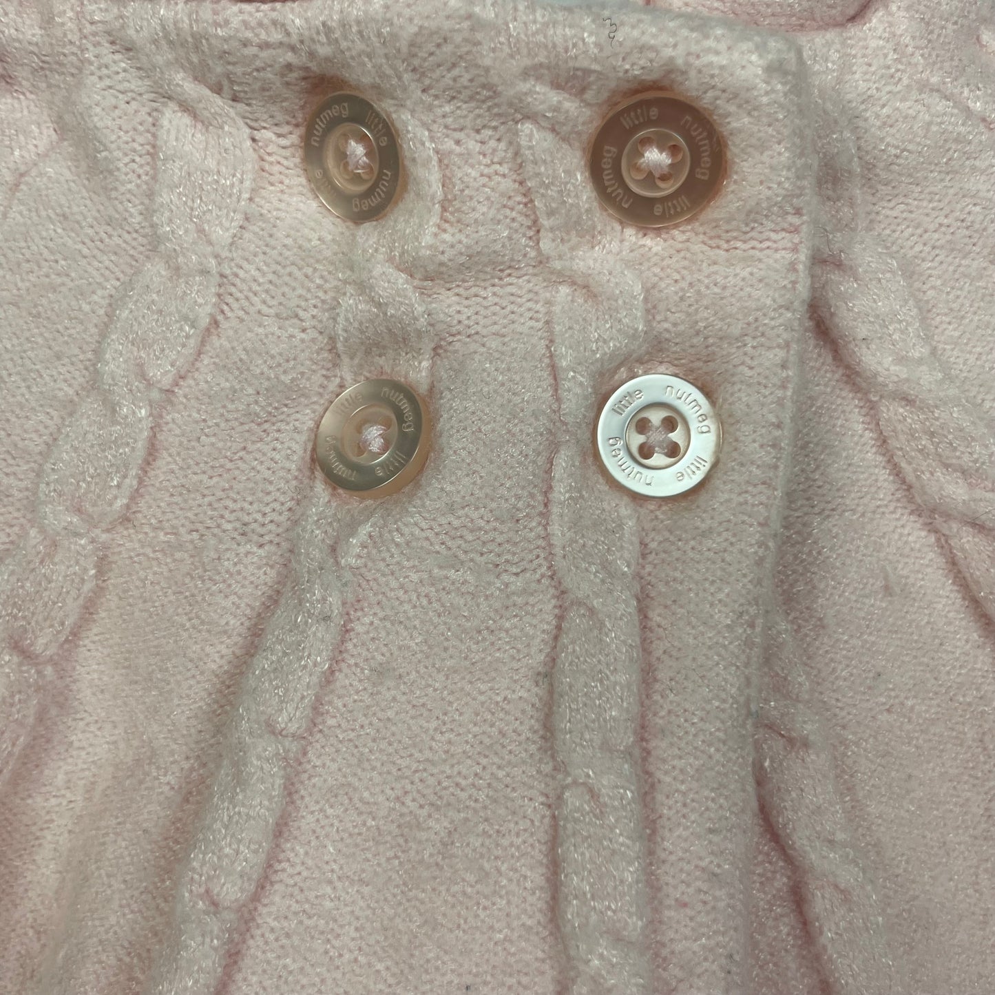 Rosa Jacke mit Kapuze und Knopfverschluss für Babys – detail