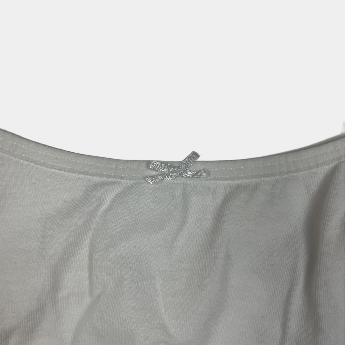 Weißes Bauchband mit Spaghettiträgern – detail